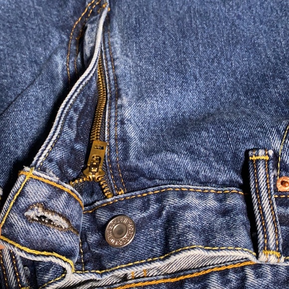 Levi’s Jeans Mens approximate size 38 🥳 Host Pick 🥳 - Picture 12 of 16